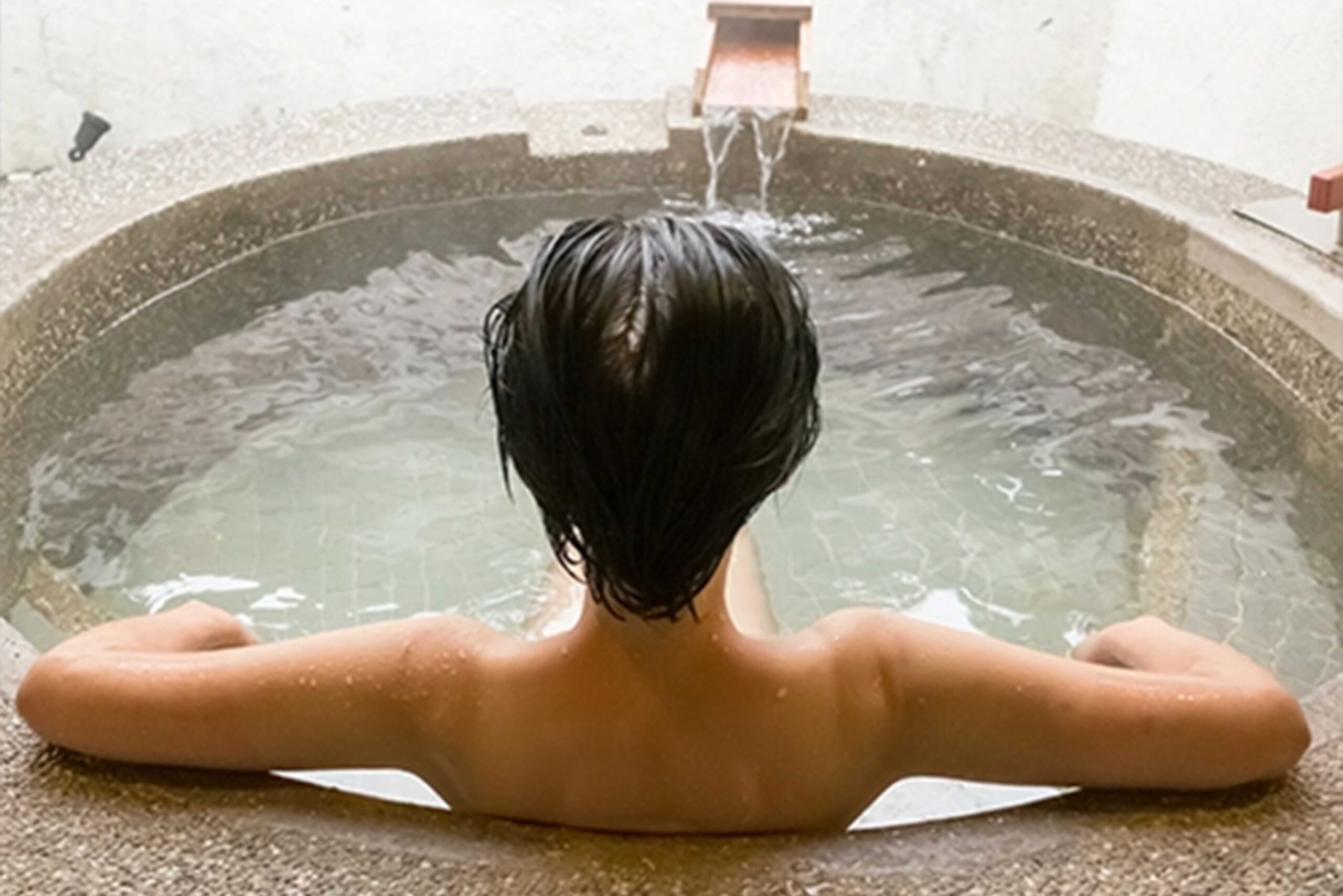 Hot-mineral-bath